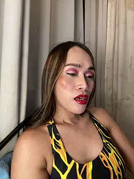 RomanticPearlTS online show from April 18, 2026, 1:41 am