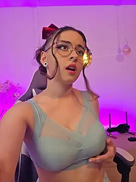 Mia wee online show from February 20, 2026, 6:54 pm