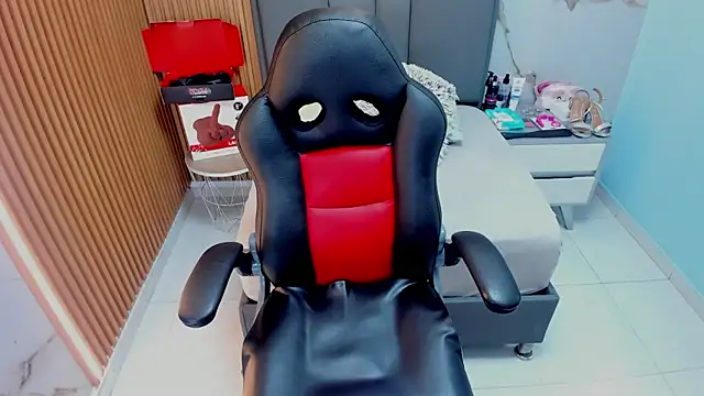 Isisleroy1 online show from November 10, 2025, 3:00 am