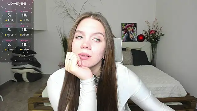 Snapshot of Luna_Ver chatting on October 13, 2025, 10:06 am Luna Ver online show from October 13, 2025, 10:06 am