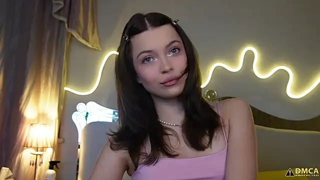 kellypeachcake online show from December 22, 2025, 5:18 am