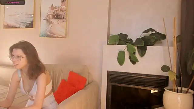 Xonalenei online show from April 19, 2026, 8:11 pm