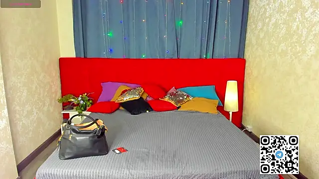 Mia E1fie online show from February 8, 2026, 1:03 am