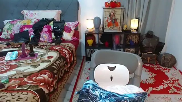 Snapshot of LustfullVelindaks chatting on October 12, 2025, 9:10 am LustfullVelindaks online show from October 12, 2025, 9:10 am