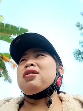 Snapshot of PhamPhung chatting on October 27, 2025, 12:55 am PhamPhung online show from October 27, 2025, 12:55 am