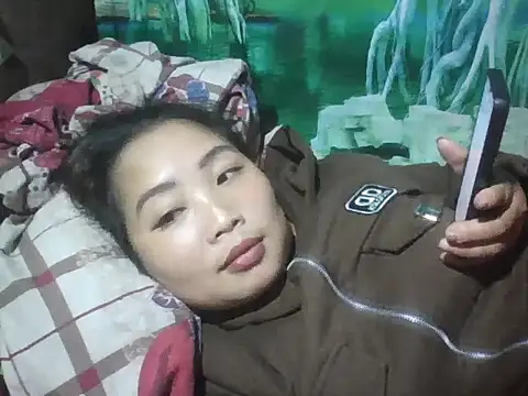 Snapshot of PhamPhung chatting on November 10, 2025, 2:11 pm PhamPhung online show from November 10, 2025, 2:11 pm