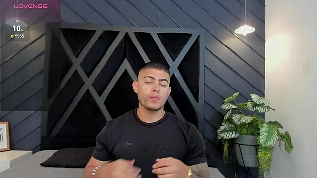 Snapshot of marco_garciia_ chatting on October 30, 2025, 11:12 pm marco garciia online show from October 30, 2025, 11:12 pm