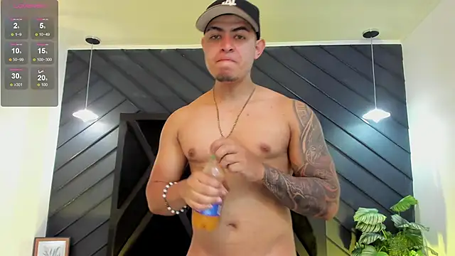 Snapshot of marco_garciia_ chatting on November 19, 2025, 11:16 pm marco garciia online show from November 19, 2025, 11:16 pm