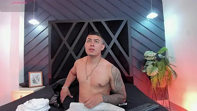 Snapshot of marco_garciia_ chatting on November 21, 2025, 11:15 pm marco garciia online show from November 21, 2025, 11:15 pm