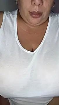 Snapshot of luzdanna chatting on November 22, 2025, 11:36 pm luzdanna online show from November 22, 2025, 11:36 pm