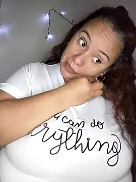 Snapshot of luzdanna chatting on November 26, 2025, 10:10 pm luzdanna online show from November 26, 2025, 10:10 pm