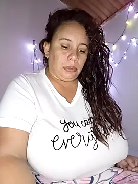 Snapshot of luzdanna chatting on October 8, 2025, 3:30 am luzdanna online show from October 8, 2025, 3:30 am