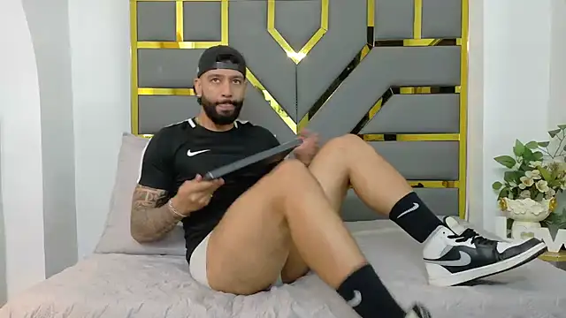 Snapshot of yorbymaxx chatting on October 6, 2025, 2:18 pm yorbymaxx online show from October 6, 2025, 2:18 pm