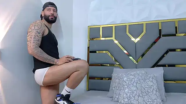 Snapshot of yorbymaxx chatting on October 24, 2025, 12:59 pm yorbymaxx online show from October 24, 2025, 12:59 pm