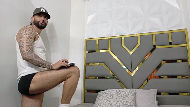 Snapshot of yorbymaxx chatting on September 22, 2025, 2:12 pm yorbymaxx online show from September 22, 2025, 2:12 pm