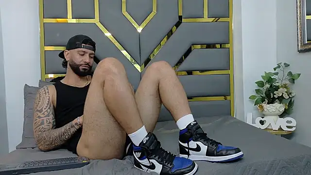 Snapshot of yorbymaxx chatting on October 3, 2025, 3:13 pm yorbymaxx online show from October 3, 2025, 3:13 pm