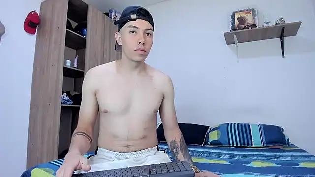 Snapshot of martin_and_samantha chatting on September 21, 2025, 3:33 am martin and samantha online show from September 21, 2025, 3:33 am