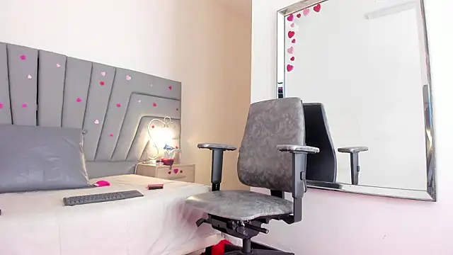 Snapshot of Maia_520 chatting on February 26, 2026, 5:02 pm Maia 520 online show from February 26, 2026, 5:02 pm