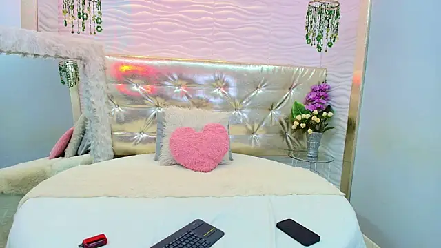 Snapshot of alanna_blaze chatting on October 20, 2025, 12:38 pm alanna blaze online show from October 20, 2025, 12:38 pm