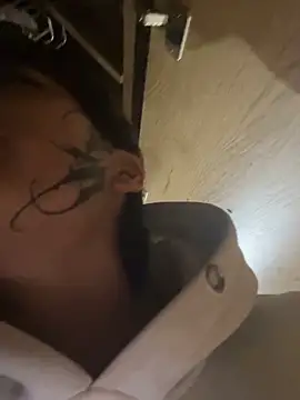 DayanaDG online show from March 8, 2026, 2:04 am