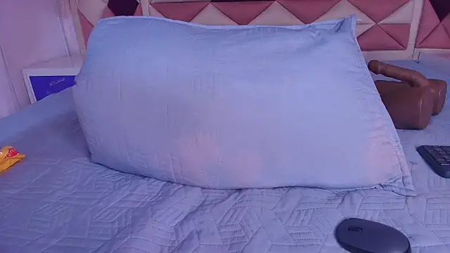 Snapshot of valecastro_ chatting on September 11, 2025, 7:14 pm valecastro  online show from September 11, 2025, 7:14 pm