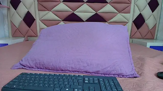 Snapshot of valecastro_ chatting on October 6, 2025, 7:25 pm valecastro  online show from October 6, 2025, 7:25 pm