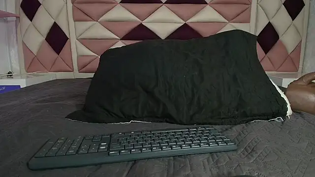 Snapshot of valecastro_ chatting on September 15, 2025, 7:14 pm valecastro  online show from September 15, 2025, 7:14 pm