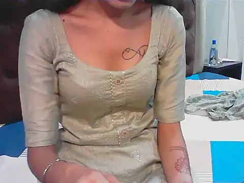 Snapshot of elize__ chatting on September 29, 2025, 4:19 am elize   online show from September 29, 2025, 4:19 am