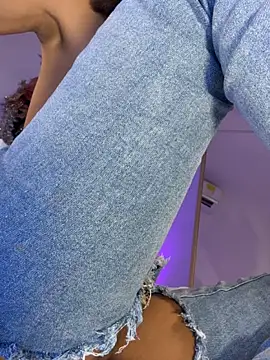 Snapshot of hade_rosse chatting on November 29, 2025, 4:40 pm hade rosse online show from November 29, 2025, 4:40 pm