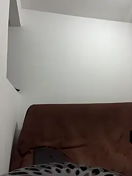 julieta rosee online show from April 25, 2026, 3:53 am