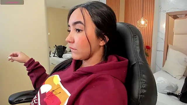 Snapshot of julieta_rosee chatting on December 1, 2025, 10:10 pm julieta rosee online show from December 1, 2025, 10:10 pm