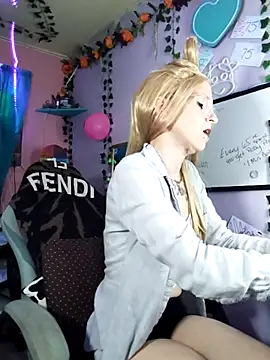 Snapshot of Purple2StayThnxx chatting on November 6, 2025, 12:31 pm Purple2StayThnxx online show from November 6, 2025, 12:31 pm