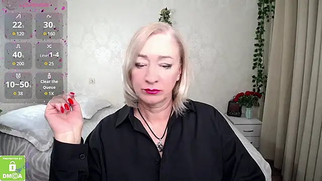 hunters woman online show from November 18, 2025, 3:26 pm