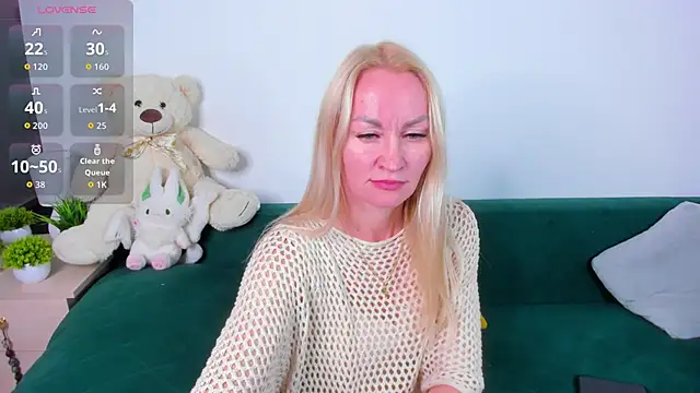 Snapshot of KiraSun chatting on November 17, 2025, 12:09 pm KiraSun online show from November 17, 2025, 12:09 pm