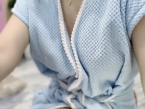 Lyly-2k5 online show from October 24, 2025, 1:26 am