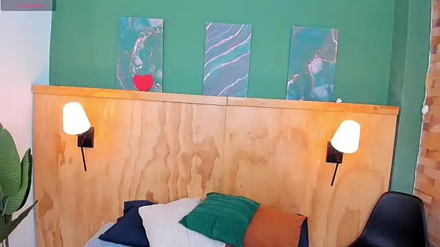 milavega  online show from October 20, 2025, 11:55 am