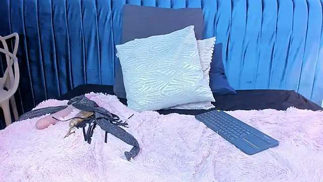 milavega  online show from April 19, 2026, 6:10 pm