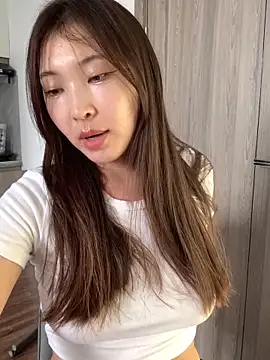 Snapshot of SkylerMoon chatting on October 13, 2025, 2:02 am SkylerMoon online show from October 13, 2025, 2:02 am