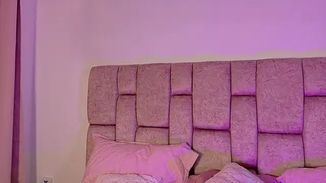 LolaYun online show from September 12, 2025, 3:06 am