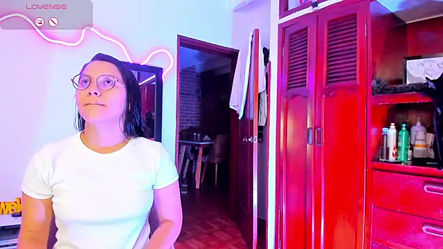 Snapshot of Dilan_and_Mia chatting on September 12, 2025, 1:00 pm Dilan and Mia online show from September 12, 2025, 1:00 pm