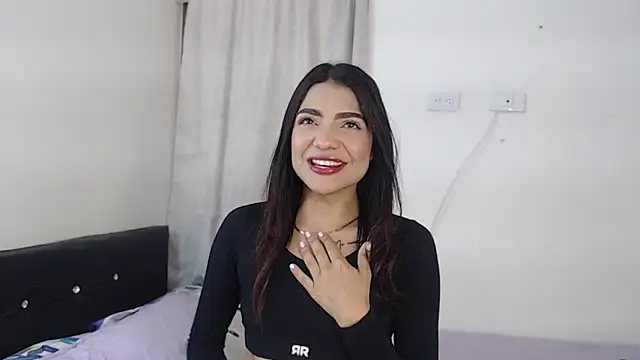 MiahCornell  online show from April 21, 2026, 6:47 pm