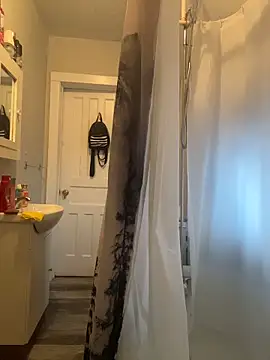 SeccySerena online show from November 30, 2025, 4:08 pm