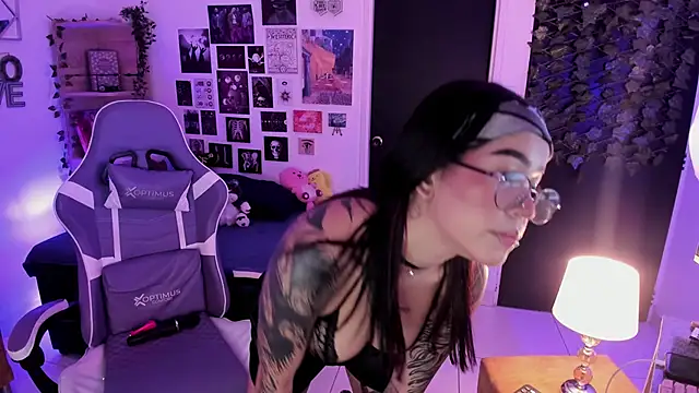 Snapshot of Liz_rogers_x chatting on November 4, 2025, 1:53 am Liz rogers x online show from November 4, 2025, 1:53 am