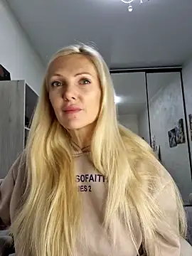 Snapshot of Monna chatting on November 3, 2025, 2:42 pm Monna online show from November 3, 2025, 2:42 pm