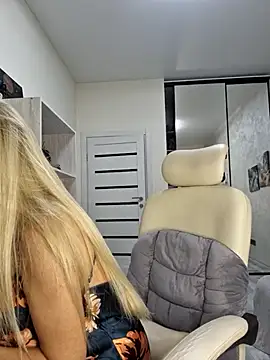 Snapshot of Monna chatting on November 20, 2025, 6:08 pm Monna online show from November 20, 2025, 6:08 pm