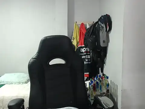 Axel11113 online show from December 1, 2025, 2:01 am