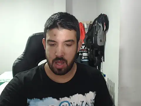 Axel11113 online show from December 3, 2025, 2:01 am