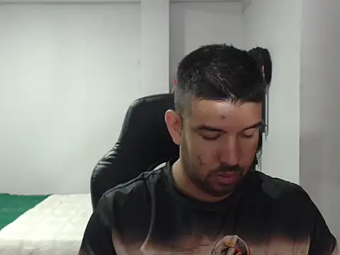 Axel11113 online show from November 3, 2025, 4:17 am