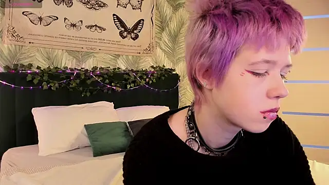 CarolineRichter online show from November 9, 2025, 3:32 am