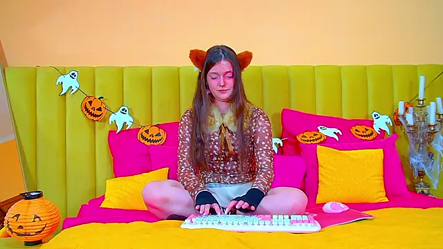 JessicaJewells online show from October 28, 2025, 6:45 am